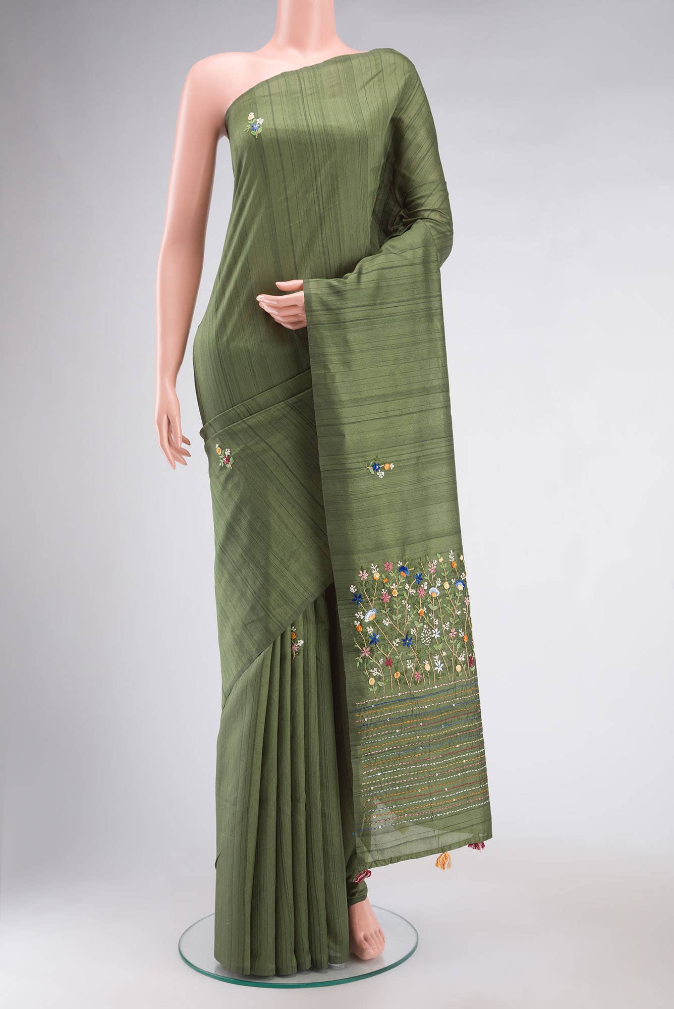 Green Borderless Tussar Silk Saree with Embroidered Pallu