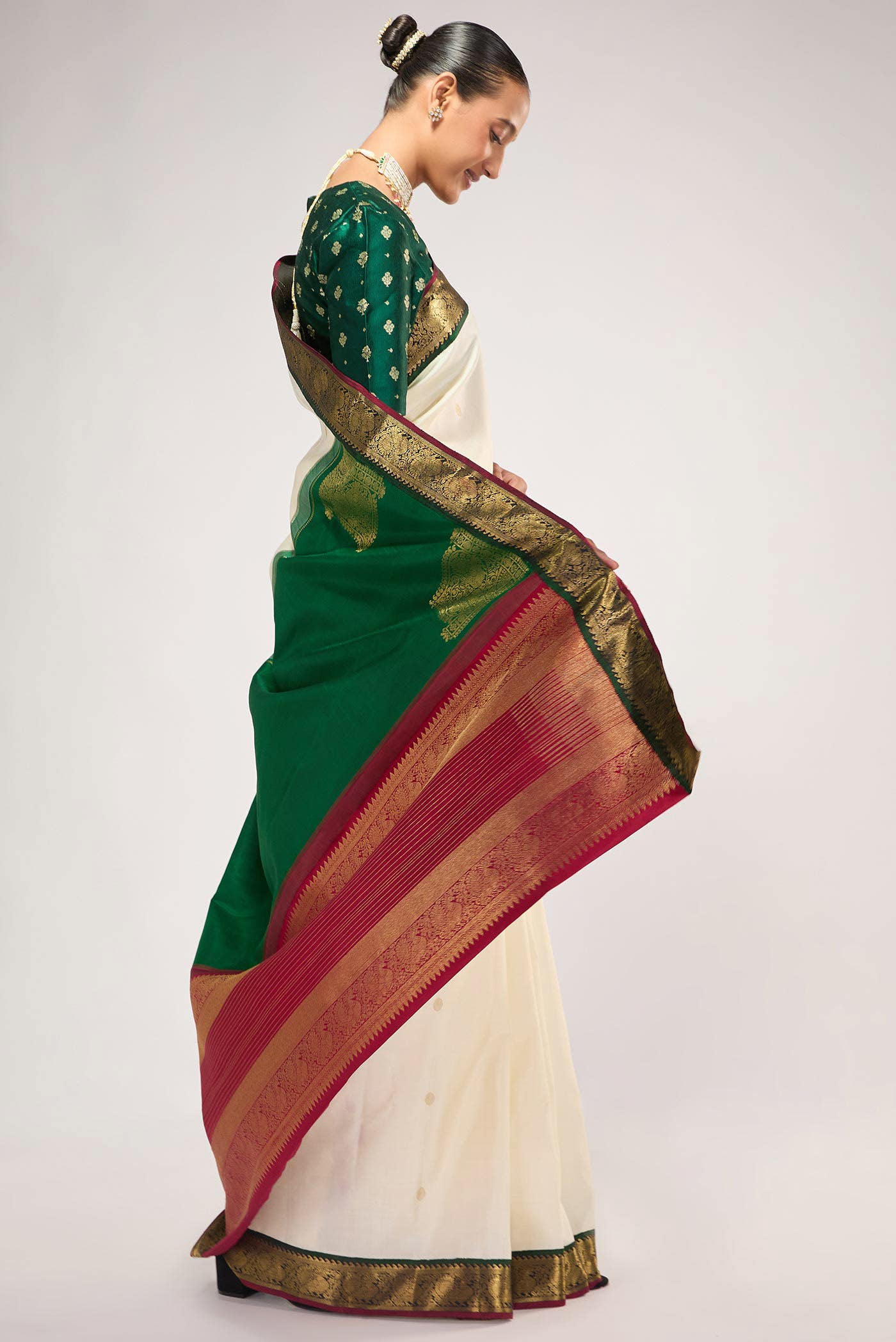 Dvisha-Pure Silk Pure Gold Zari Off White Kanchipuram Saree