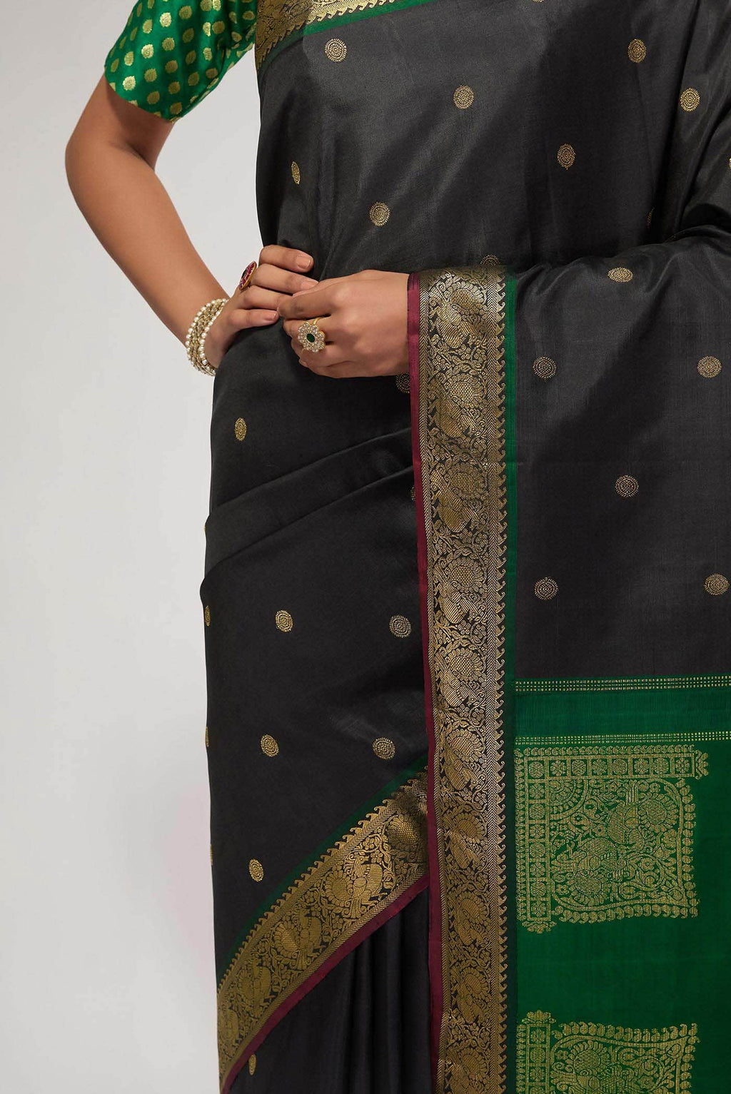 Dvisha-Pure Silk Pure Gold Zari Black Kanchipuram Saree