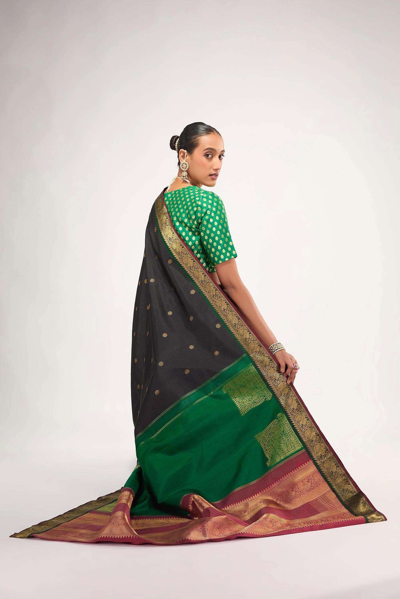 Dvisha-Pure Silk Pure Gold Zari Black Kanchipuram Saree