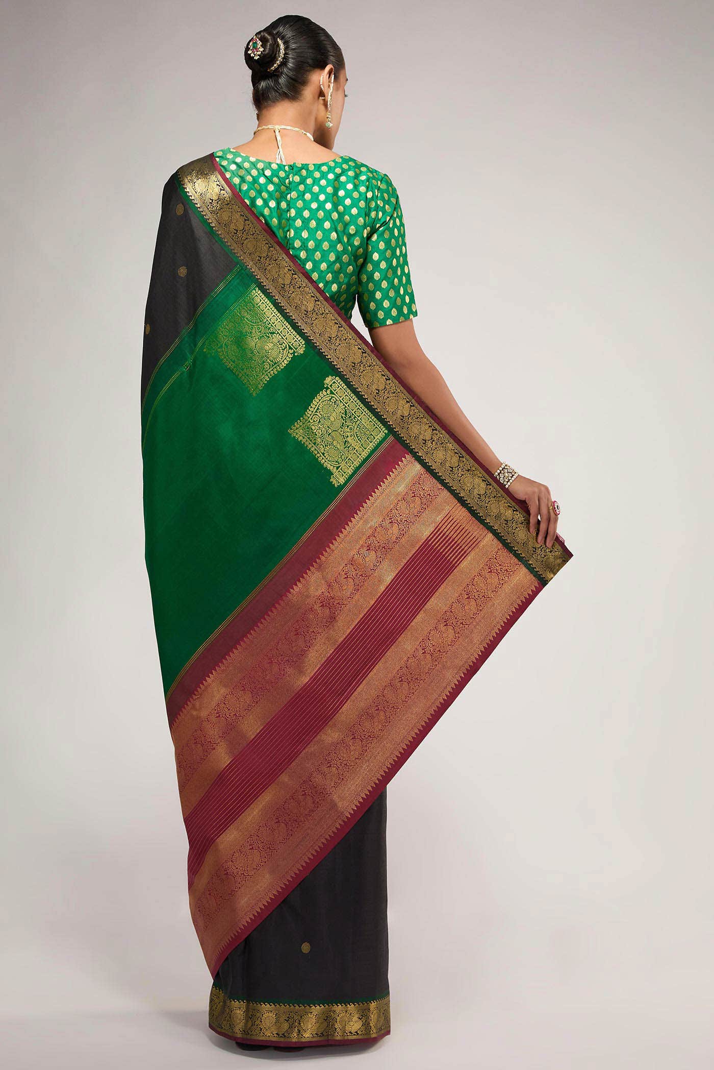 Dvisha-Pure Silk Pure Gold Zari Black Kanchipuram Saree