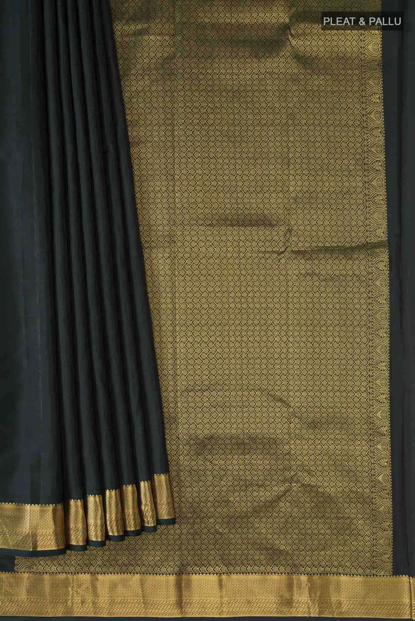 Bottle Green Kanchipuram Silk Saree