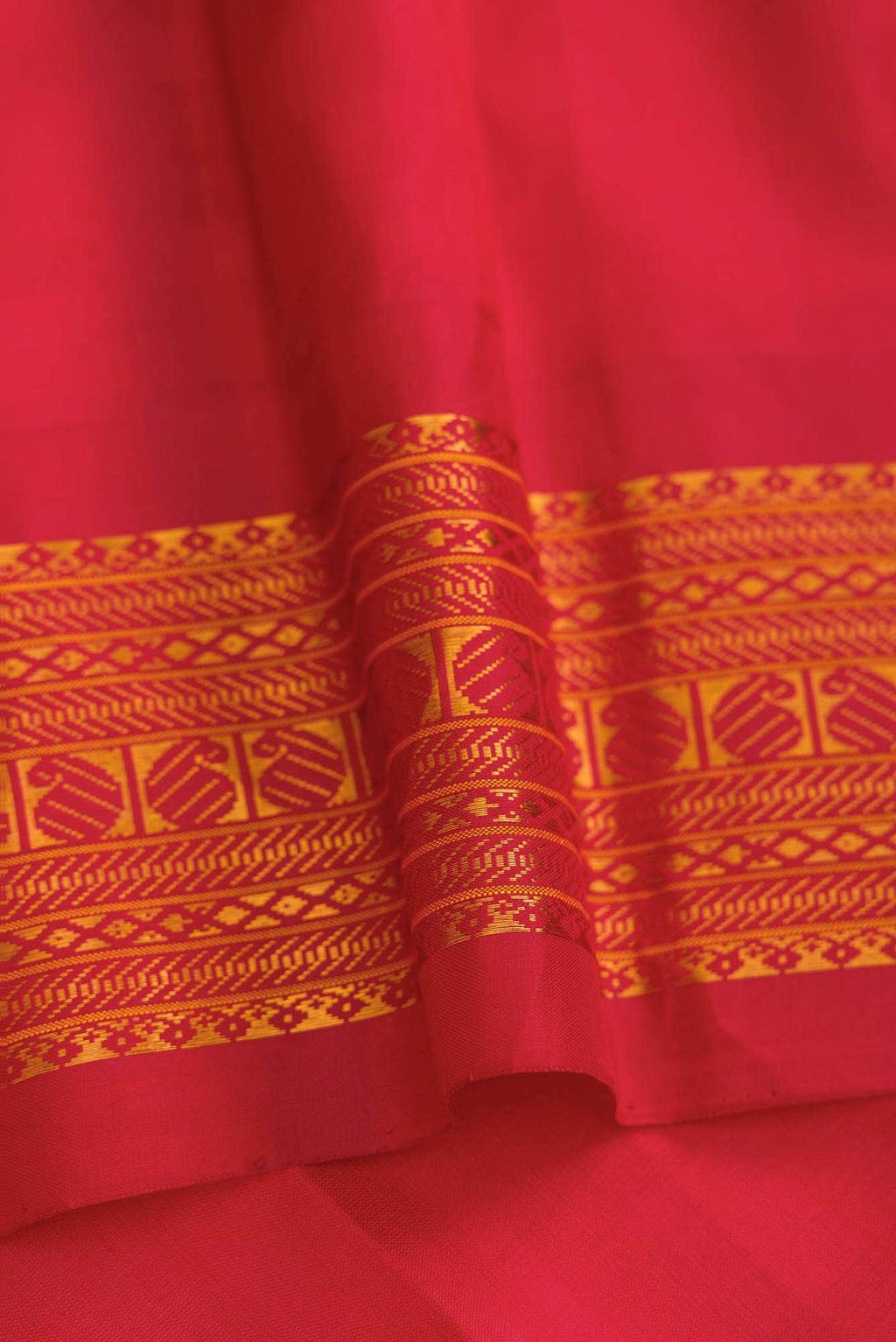 Black Dual Tone Gadwal Silk Saree