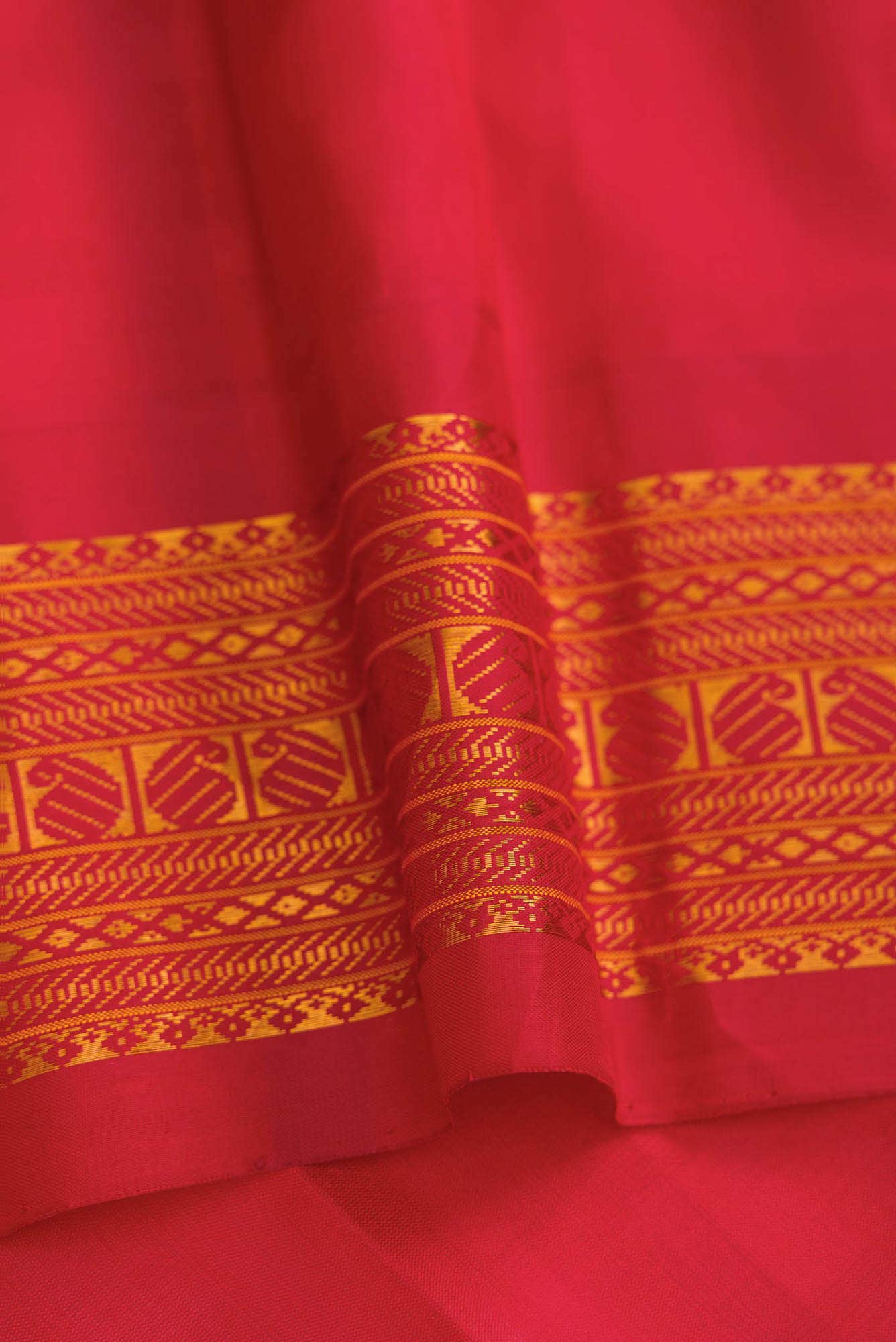Black Dual Tone Gadwal Silk Saree