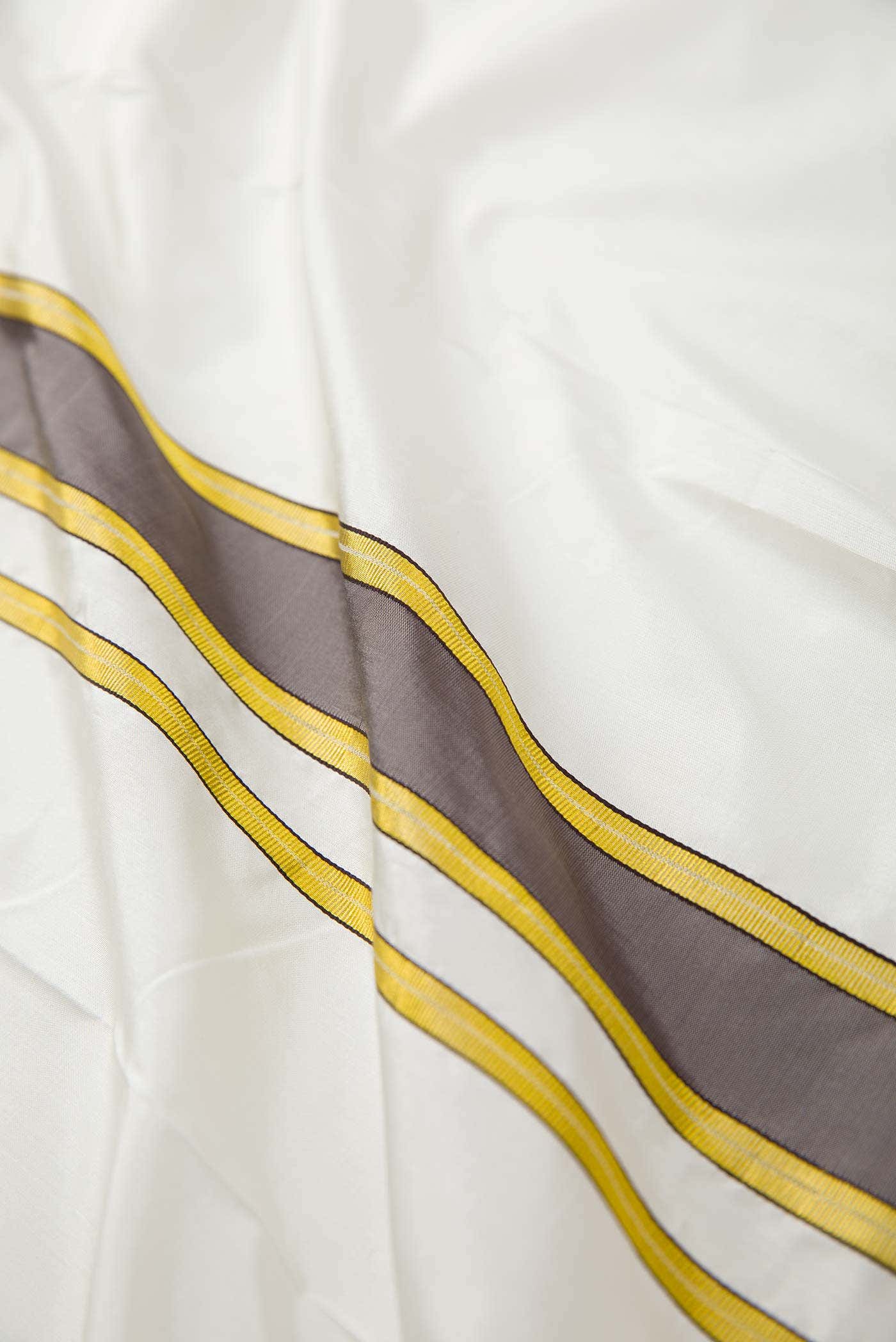 Off White Silk Dhoti With Angavastram (9X 5) Muzham