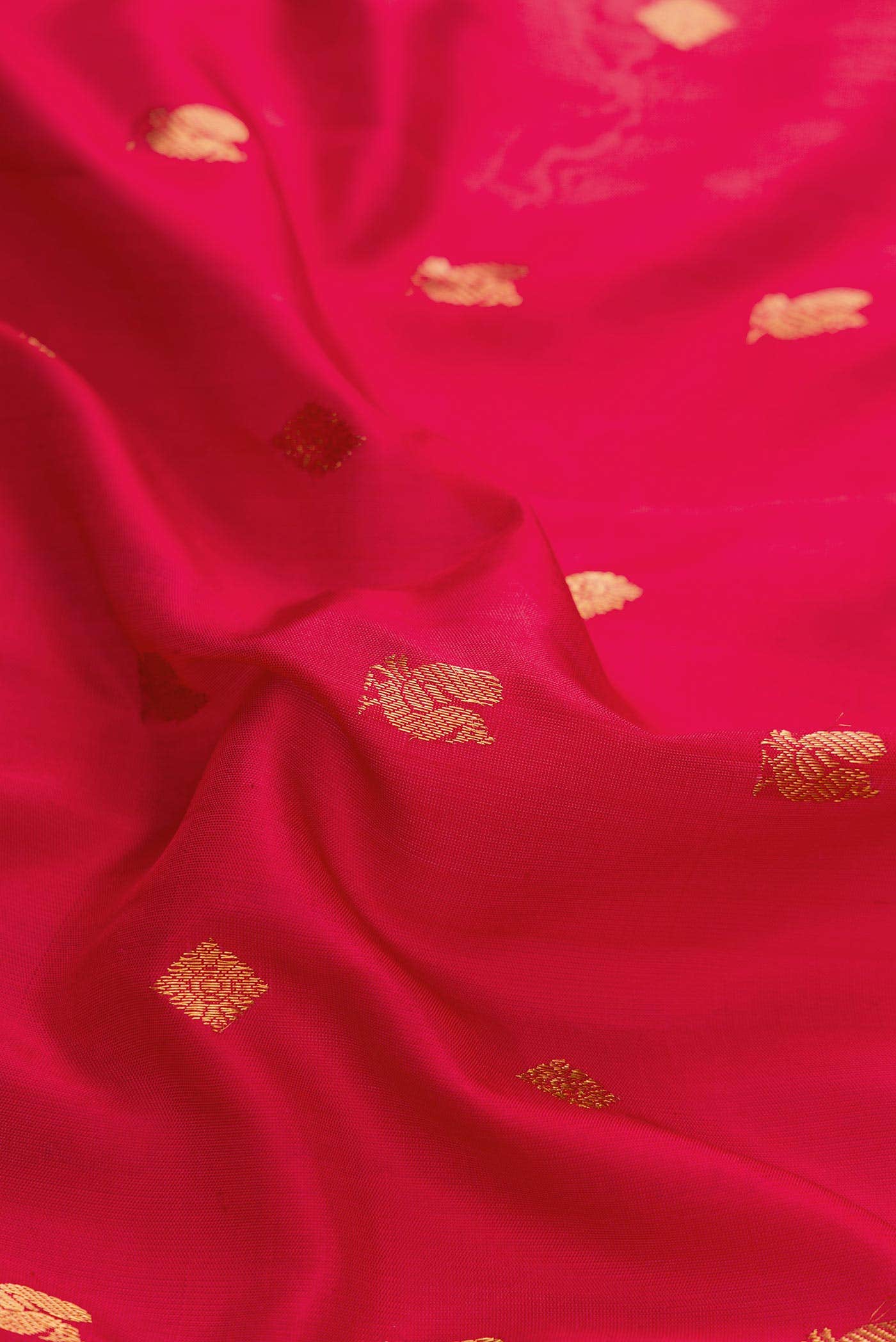 Red Dual Tone Gadwal Silk Saree