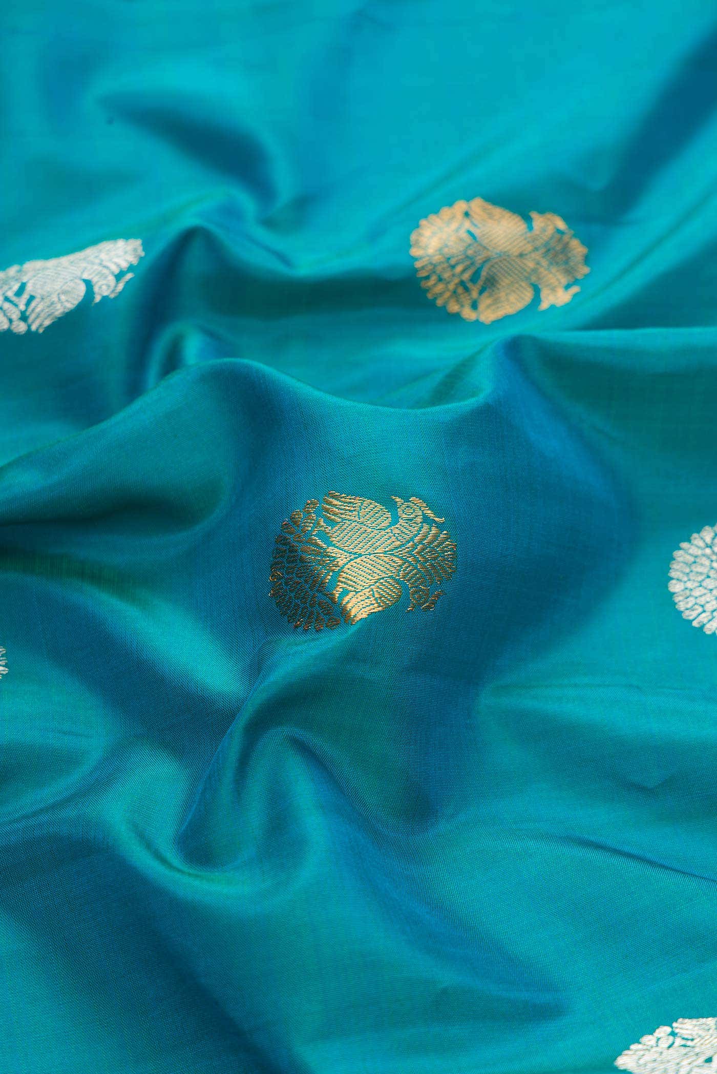 Peacock Blue Dual Tone Gadwal Silk Saree