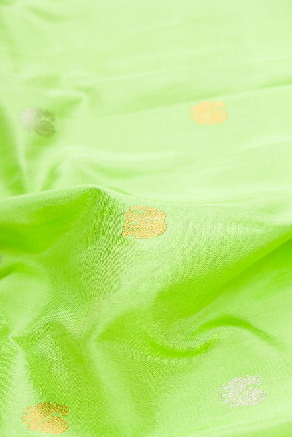 Parrot Green Dual Tone Gadwal Silk Saree