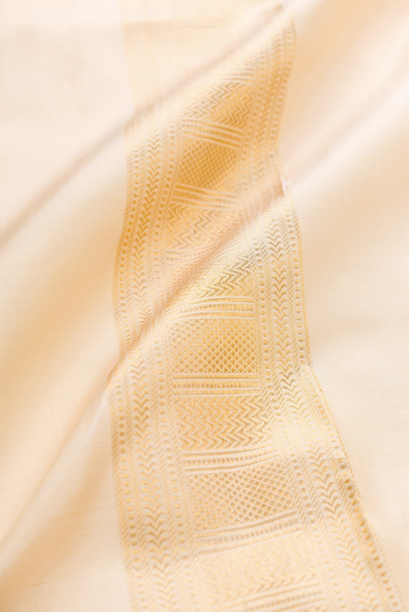 Peach Silk Dhoti With Angavastram (8X4) Muzham