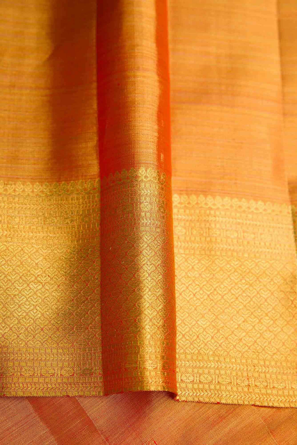 Mehandi Green and Red Dual Tone Kanchipuram Tissue Silk Saree