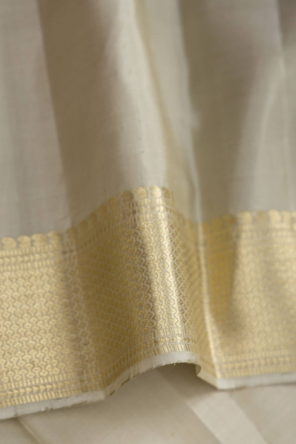 Dark Beige Dual Tone Kanchipuram Silk Saree