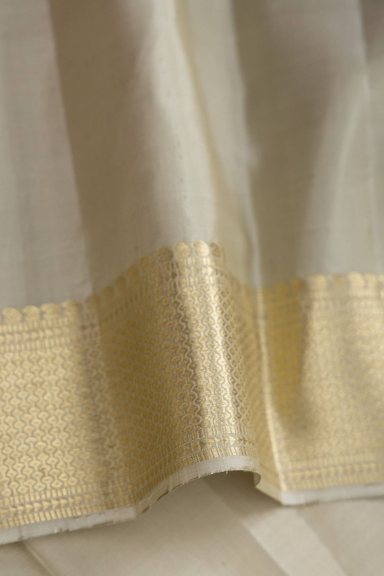 Dark Beige Dual Tone Kanchipuram Silk Saree