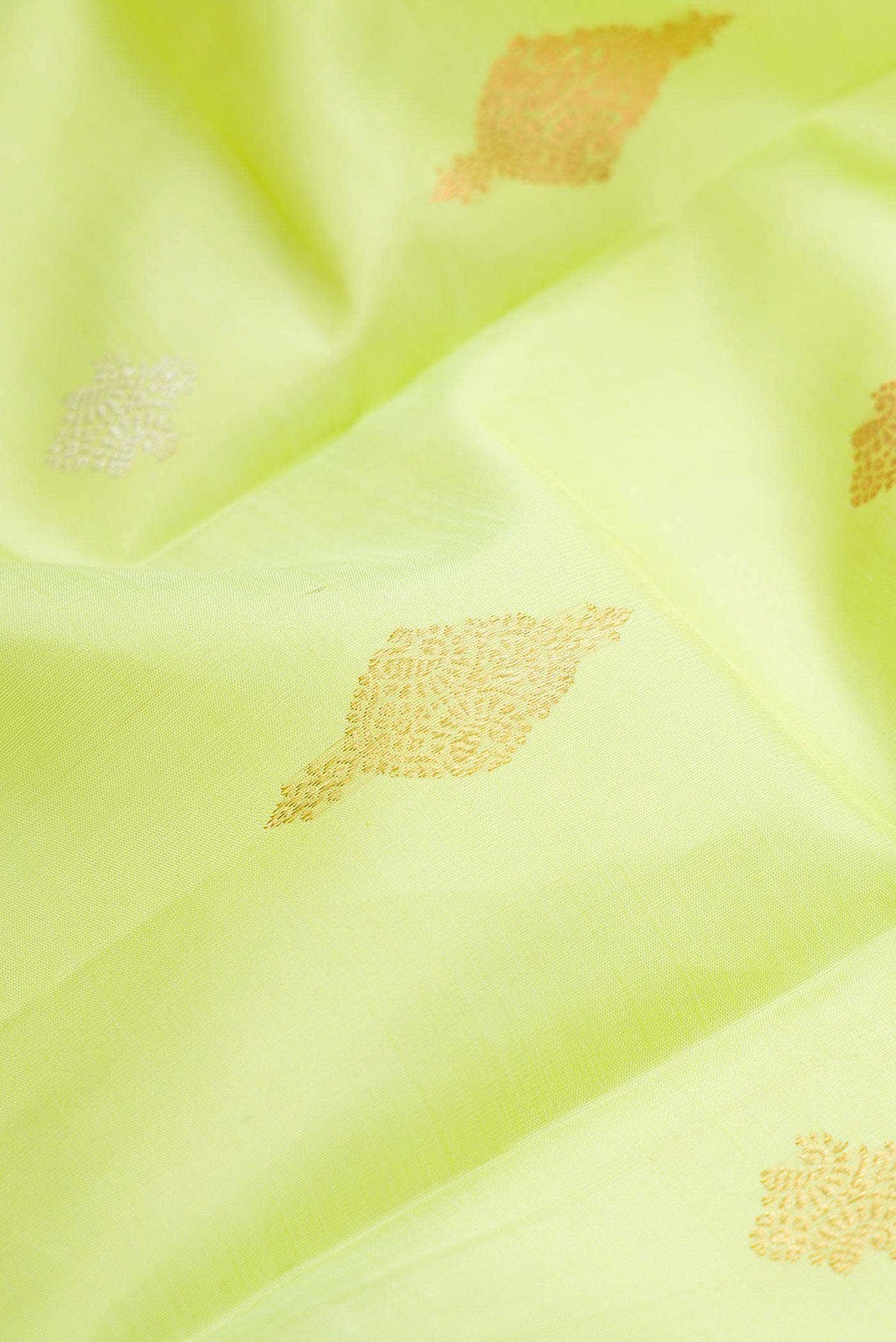 Parrot Green Dual Tone Kanchipuram Silk Saree