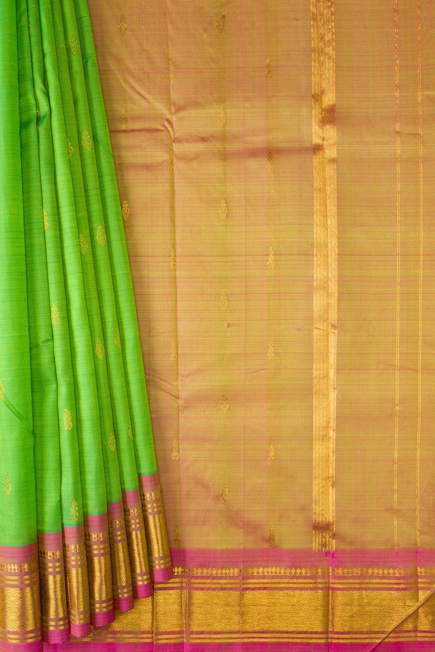 Parrot Green Dual Tone Kanchipuram Silk Saree