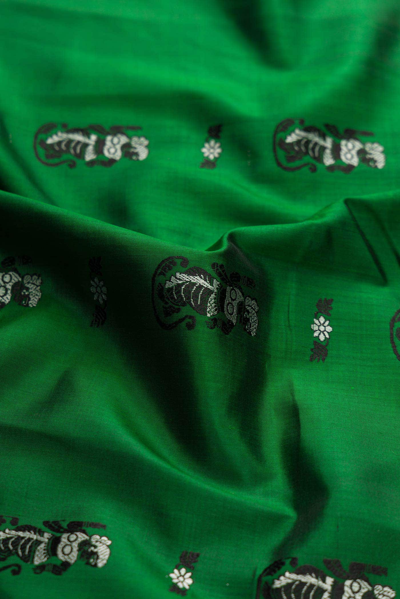 Green Dual Tone Baluchari Silk Saree