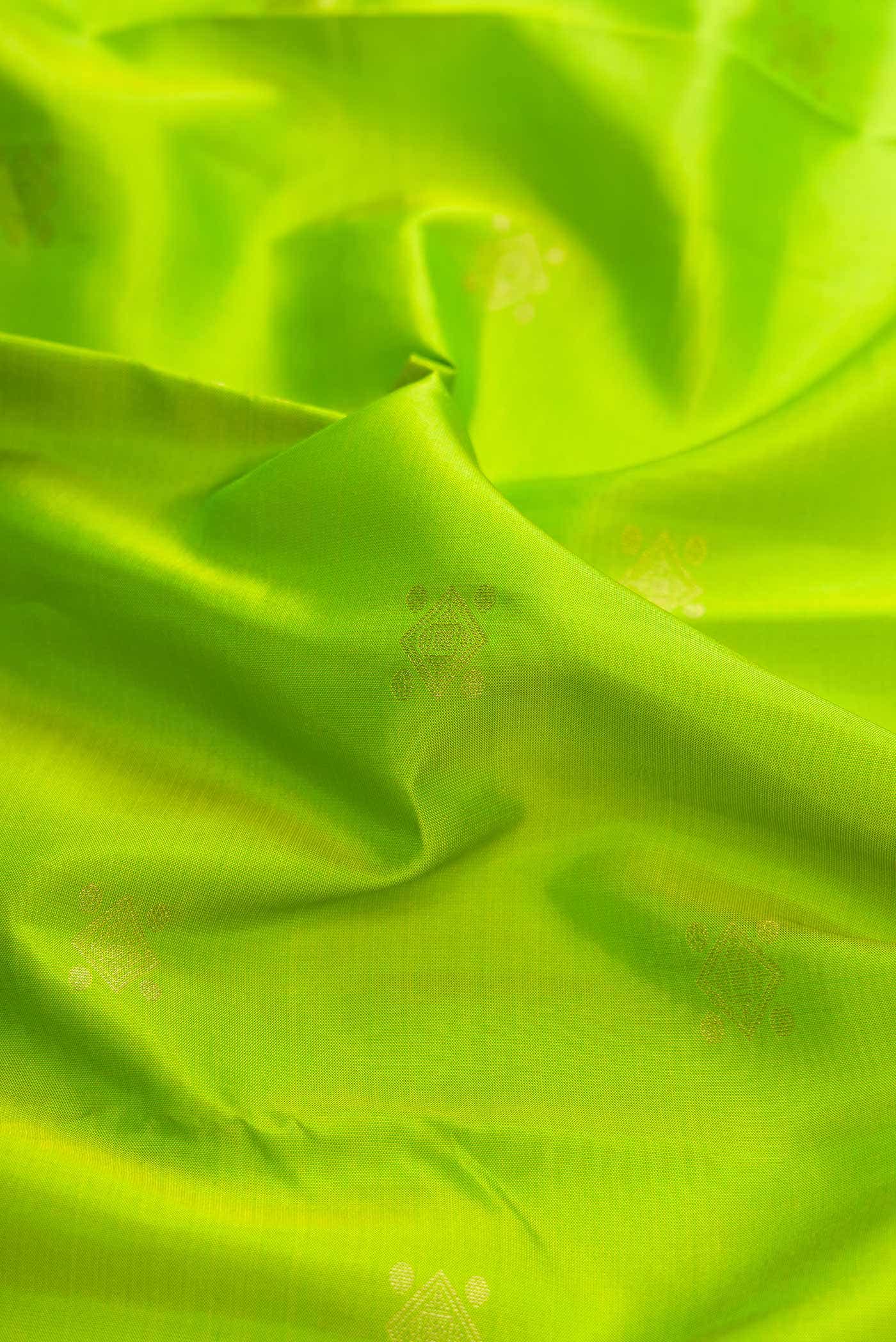 Parrot Green Dual Tone Kanchipuram Silk Saree