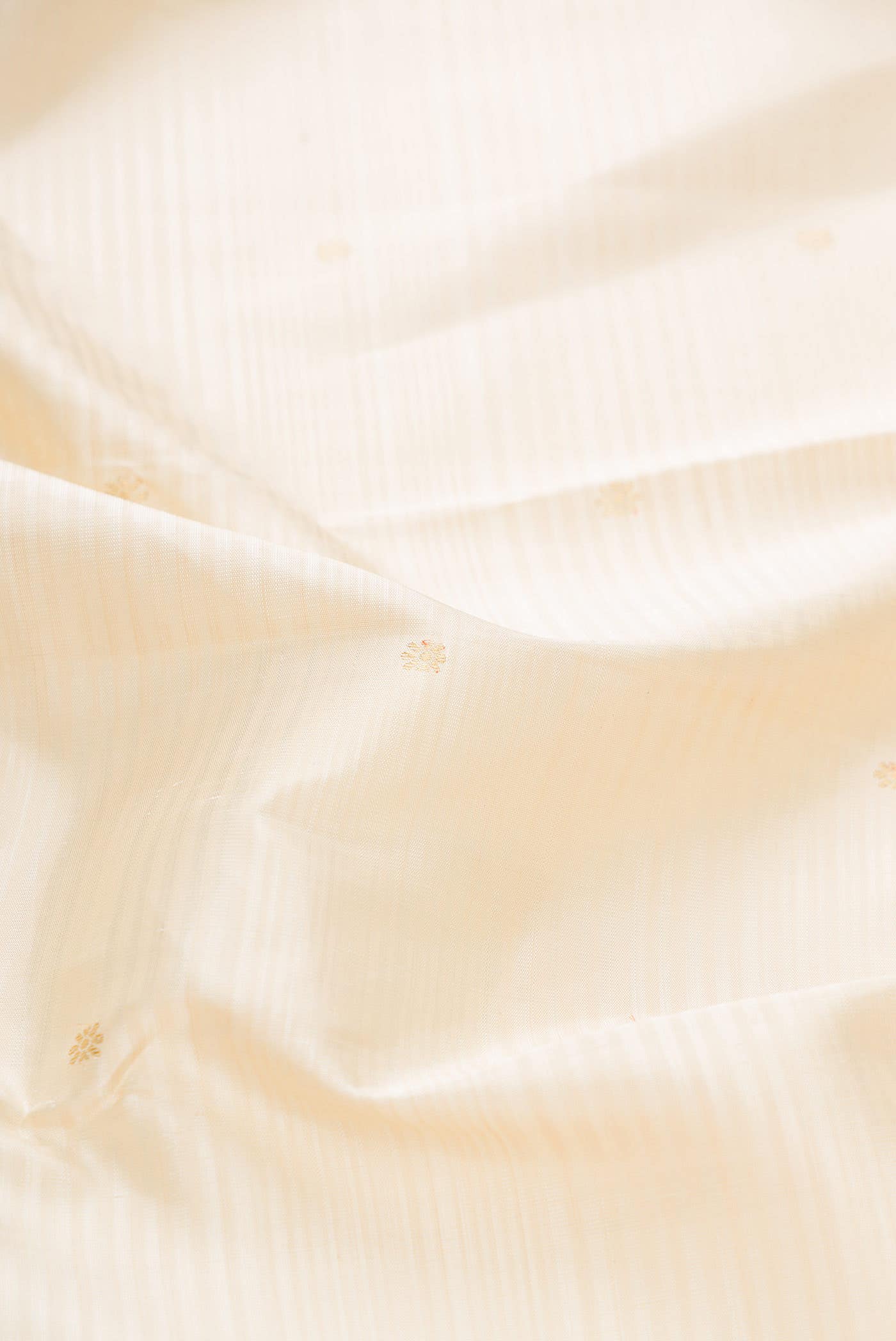 Pure Silk Pure Zari Off White Dual Tone Kanchipuram Saree