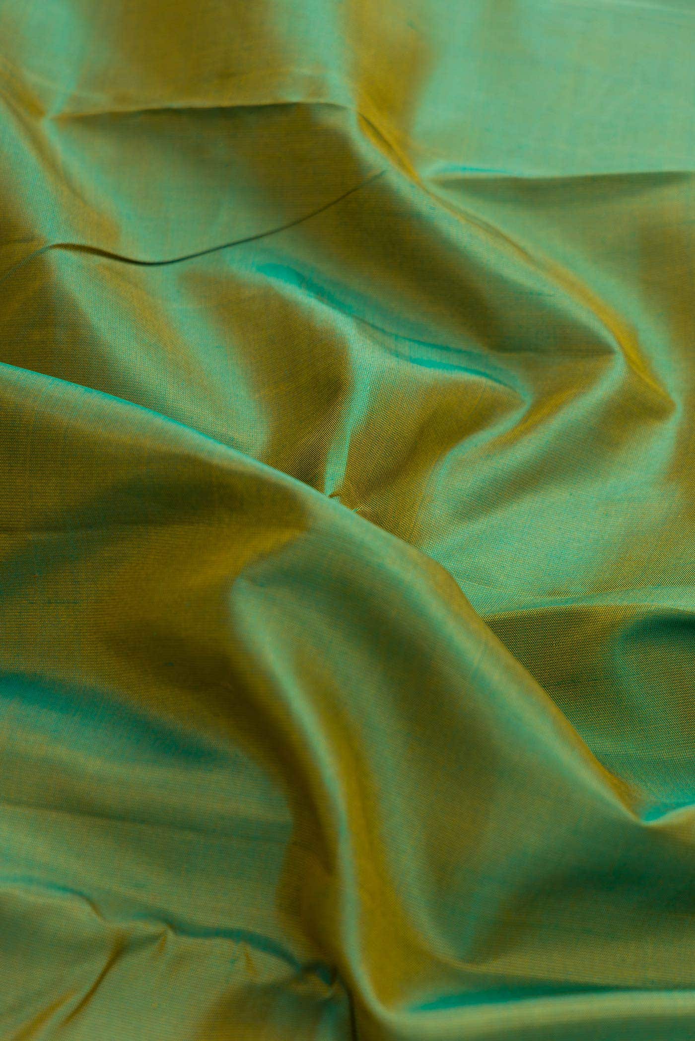 Mehandi Green Dual Tone Kanchipuram Silk Saree