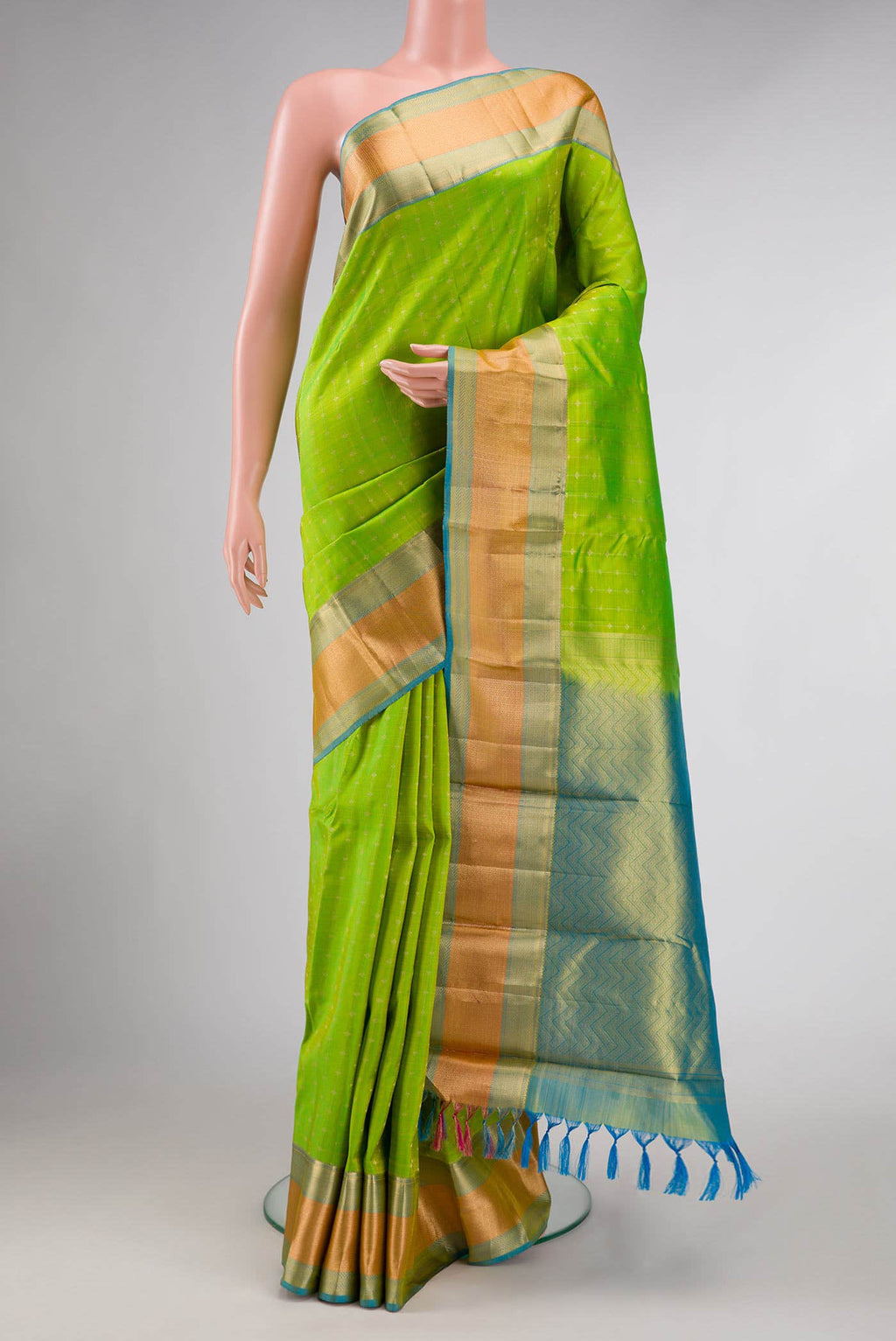 Parrot Green Dual Tone Kanchipuram Silk Saree
