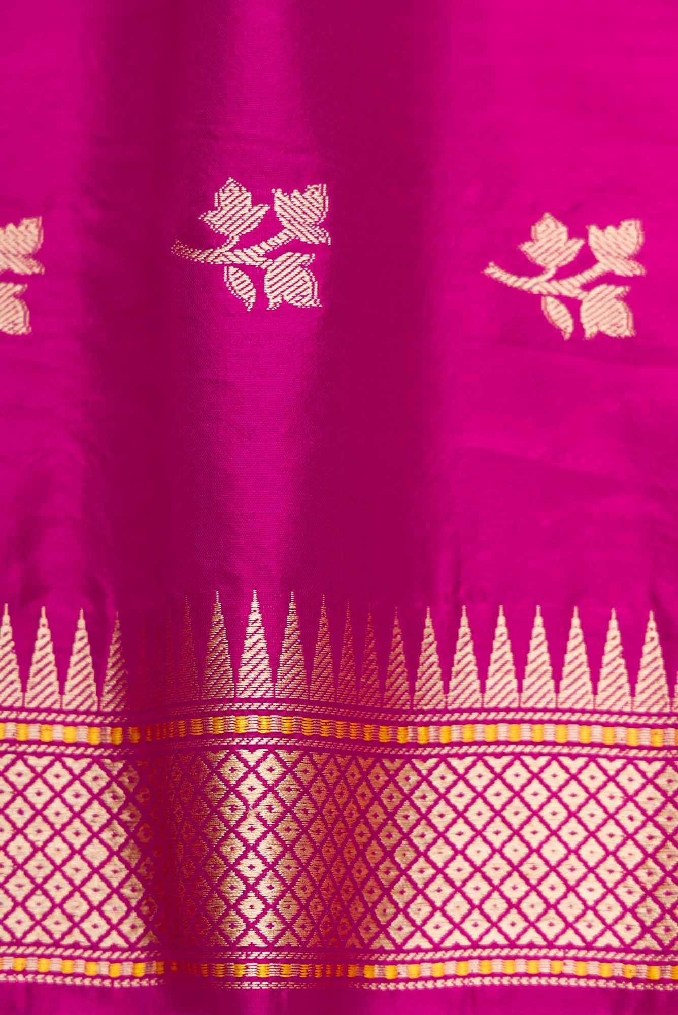 Pure Silk Pure Zari Green Dual Tone Banarasi Saree