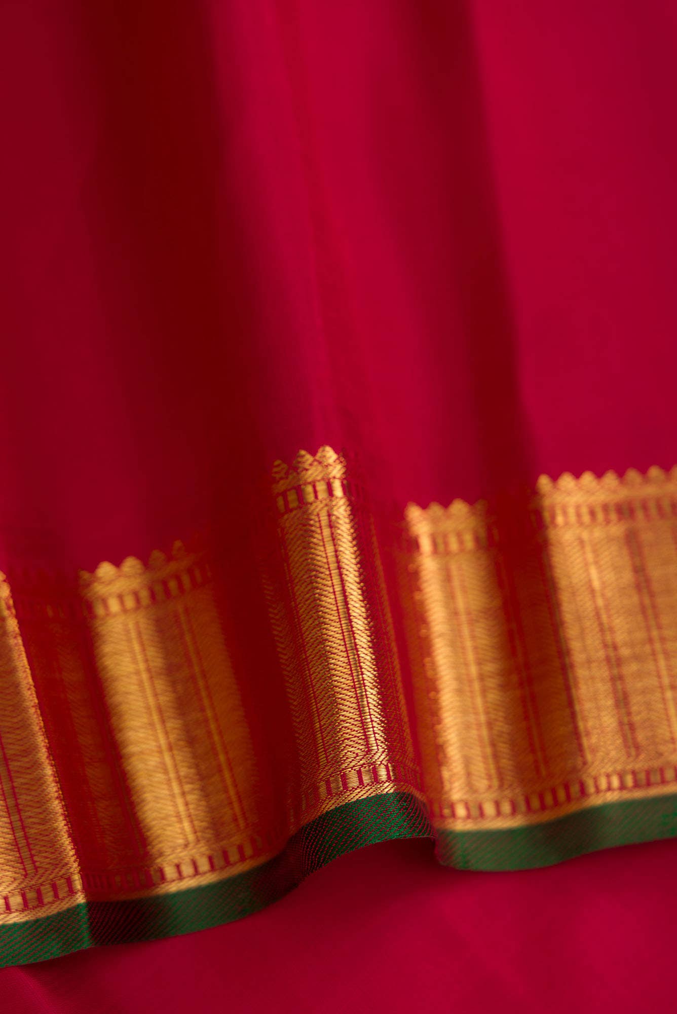 Pure Silk Pure Zari Parrot Green Dual Tone Kanchipuram Saree