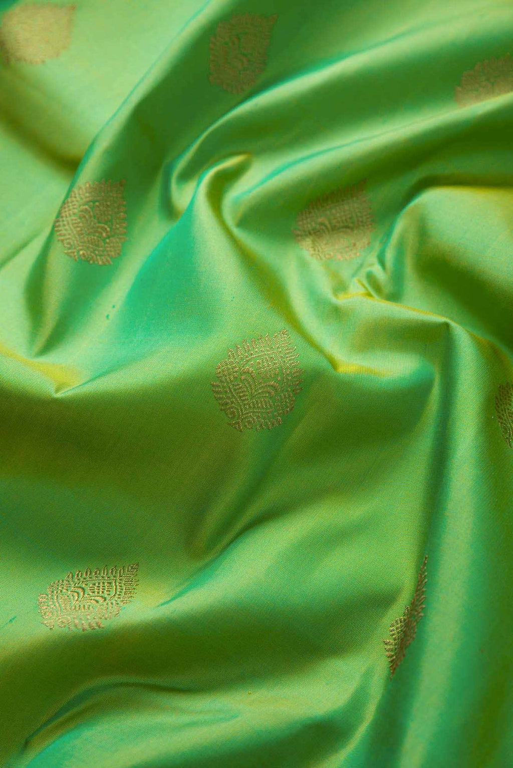 Pure Silk Pure Zari Light Green Dual Tone Kanchipuram Saree