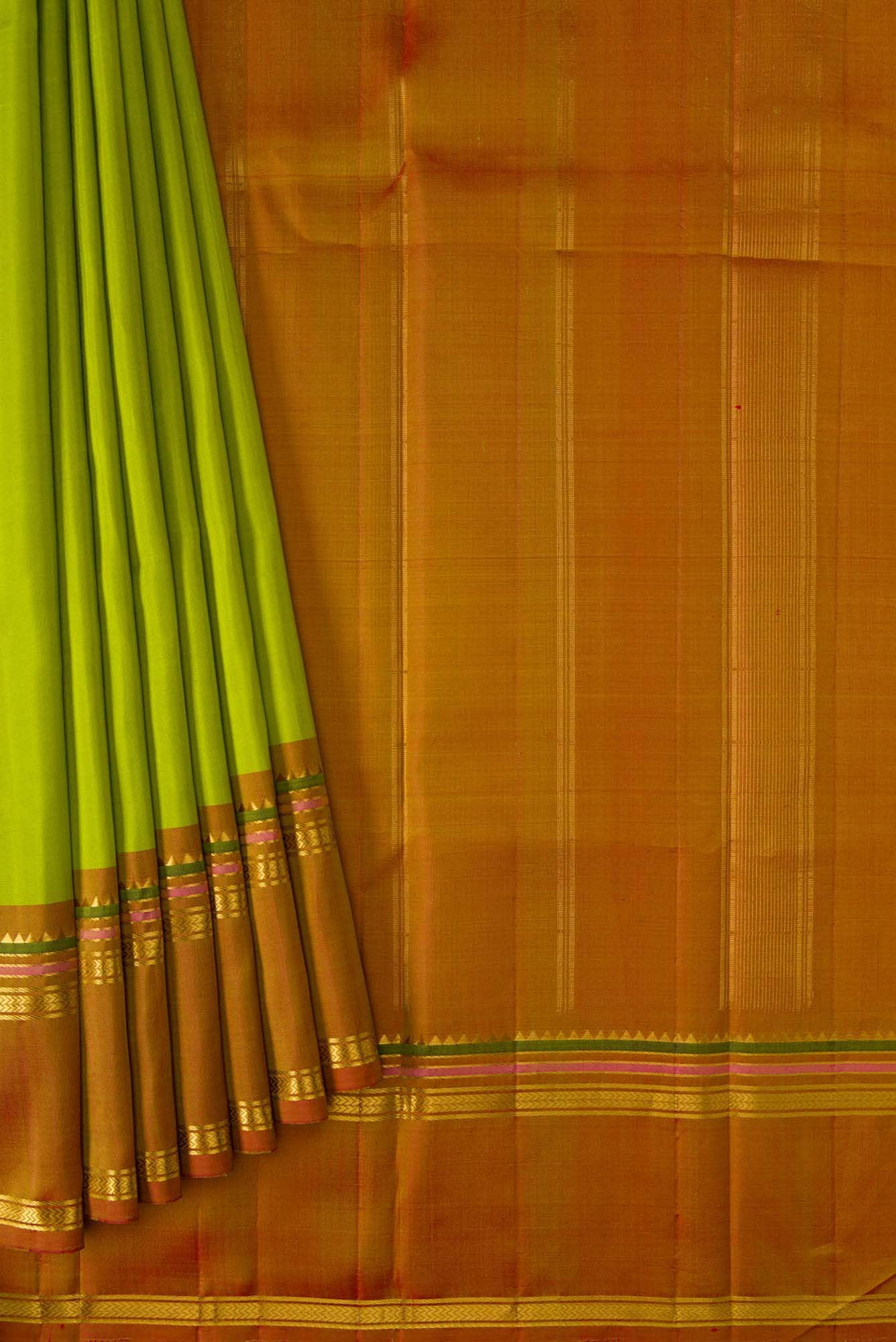 Parrot Green Dual Tone Kanchipuram Silk Saree