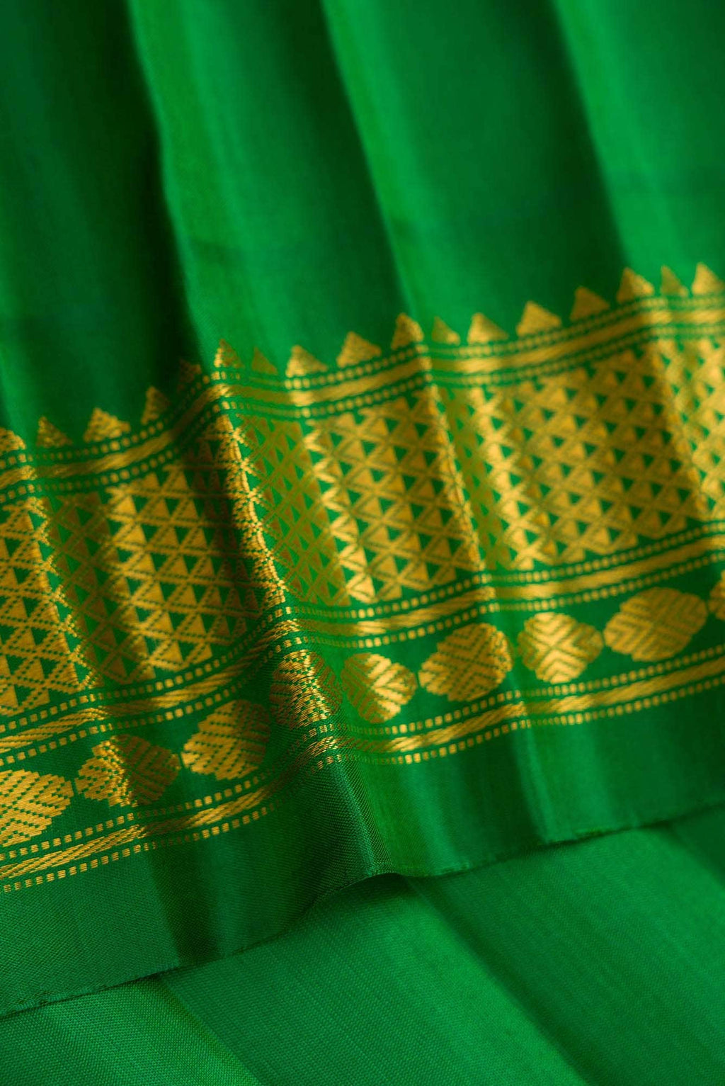 Grey Dual Tone Gadwal Silk Saree