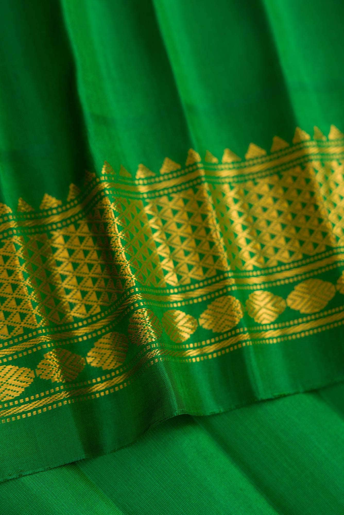 Grey Dual Tone Gadwal Silk Saree