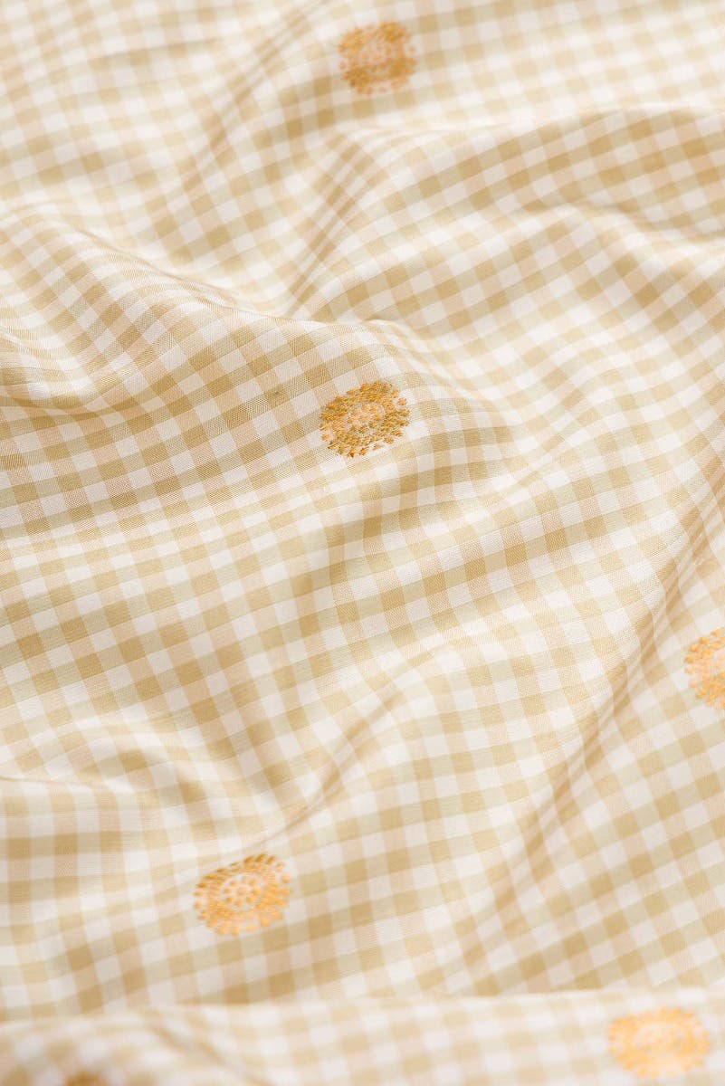Off White Dual Tone Gadwal Silk Saree