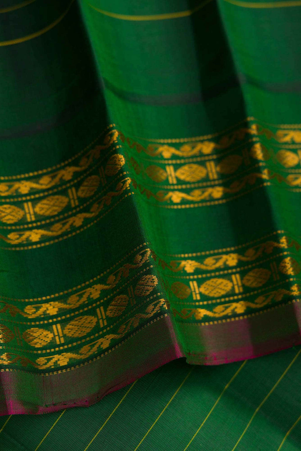 Green Dual Tone Gadwal Silk Saree