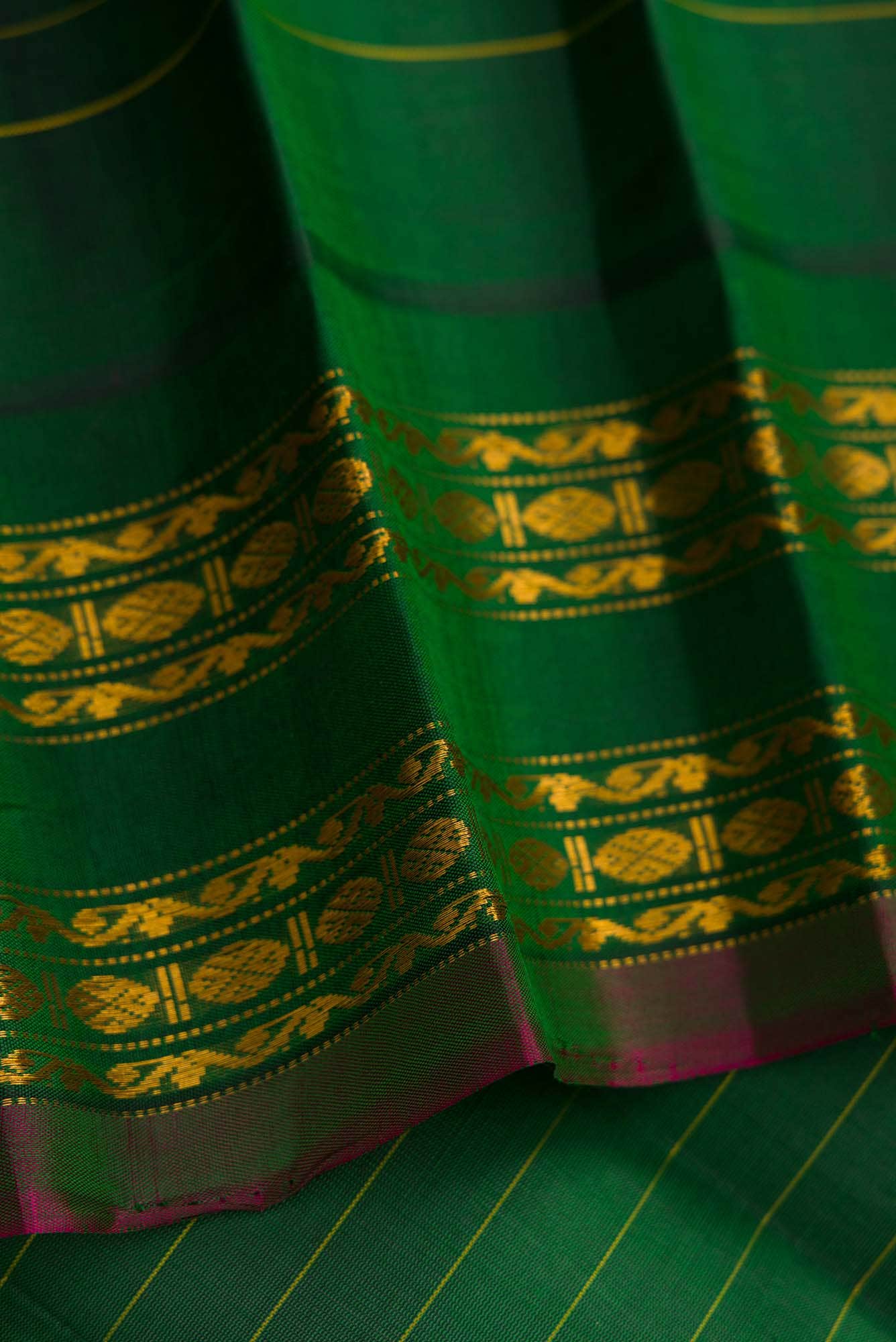 Green Dual Tone Gadwal Silk Saree