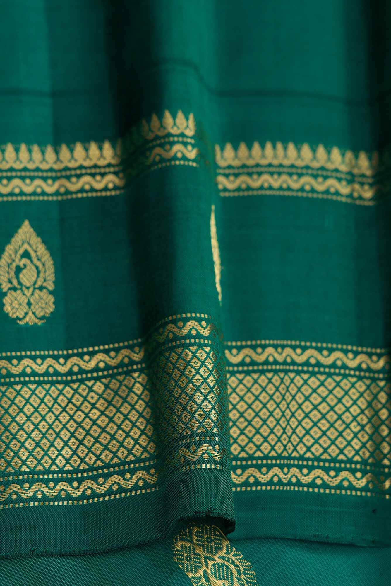 Off White Dual Tone Jute Silk Saree