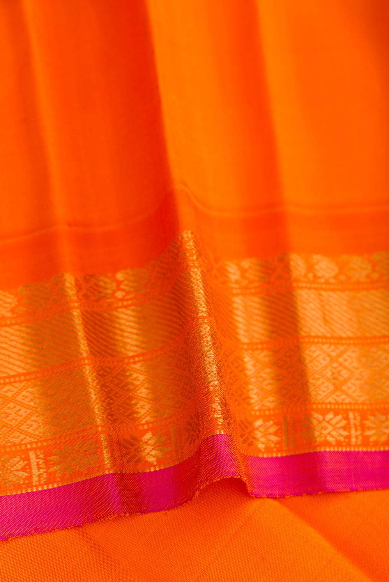 Beige Dual Tone Gadwal Silk Saree