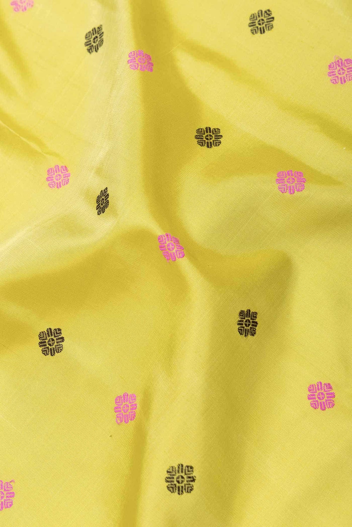 Lemon Yellow Dual Tone Gadwal Silk Saree