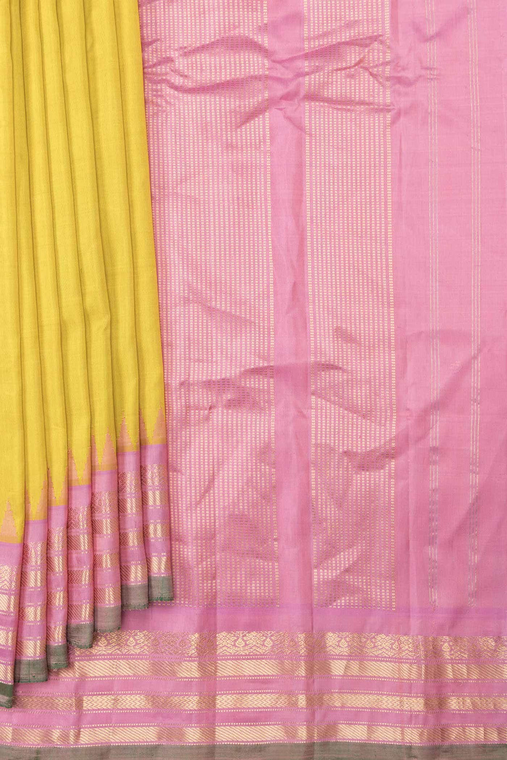 Parrot Green Dual Tone Gadwal Silk Saree